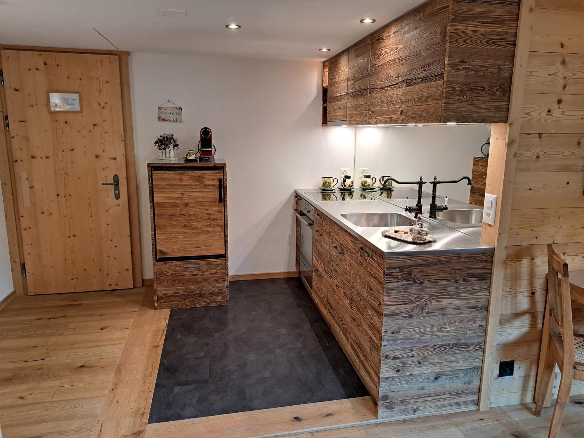 Hotel Chesa Staila 라 푼트-차무에스-치 외부 사진