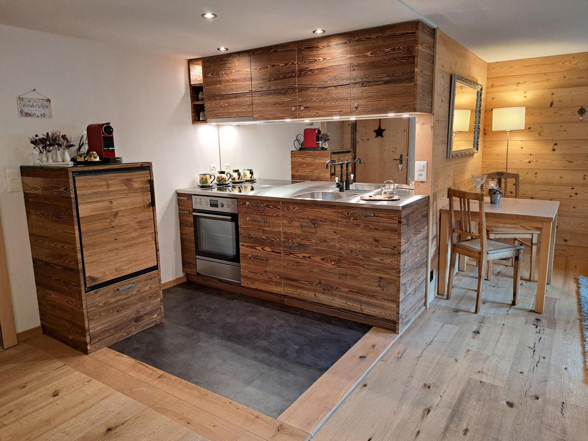 Hotel Chesa Staila 라 푼트-차무에스-치 외부 사진