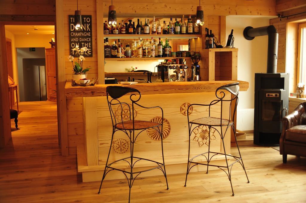 Hotel Chesa Staila 라 푼트-차무에스-치 외부 사진