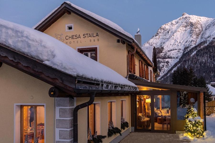 Hotel Chesa Staila 라 푼트-차무에스-치 외부 사진